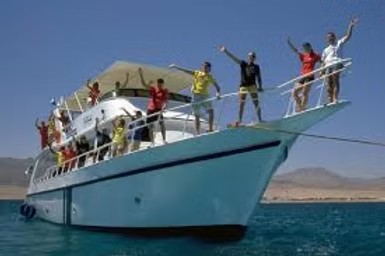 Boat trip and snorkelling to Gabr el Bint